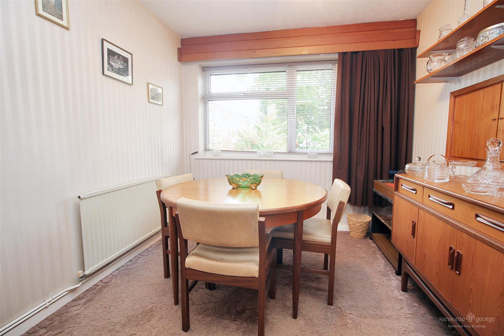 Fitzroy Crescent, Woodley, Reading